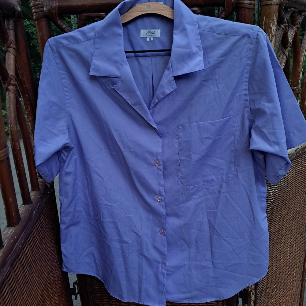 Alicia vintage shirt size 14🍭💙